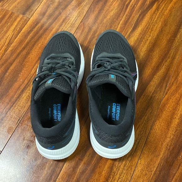 Woman’s ASICS everyday comfort amplifoam at athletic shoe Siz 8.5 - Picture 2 of 7
